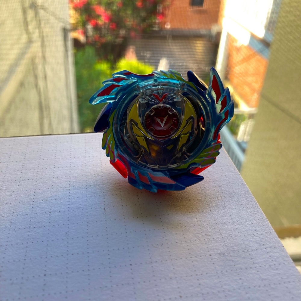 Beyblade Burst Evolution SwitchStrike - Genesis Valtryek V3